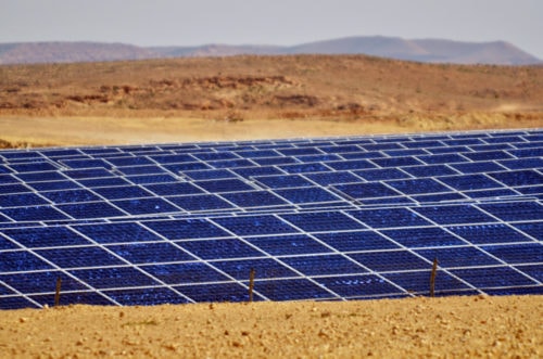 太阳能电池板农场在内盖夫沙漠
