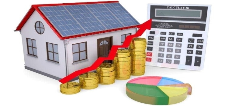 一个有太阳能板的房子和一个有钱的计算器